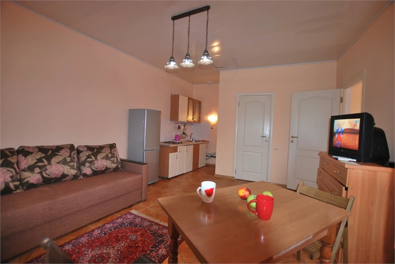 Домик 2 с кухней. Частная усадьба "Дом Роз". Заозерное