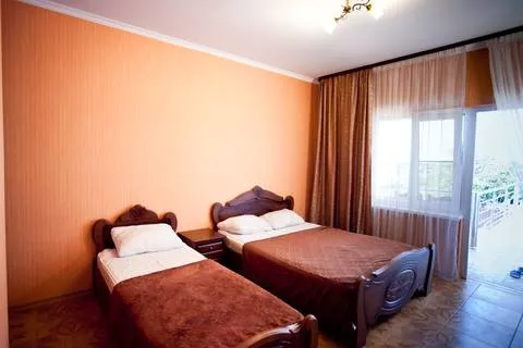 3-х местный номер с удобствами. Гостевой дом «У Руслана и Джульетты». Пицунда