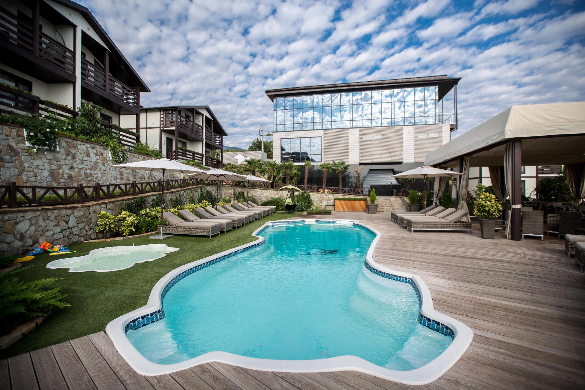 . Курортный клуб «Дачи». Виноградное - Курорты Алушты