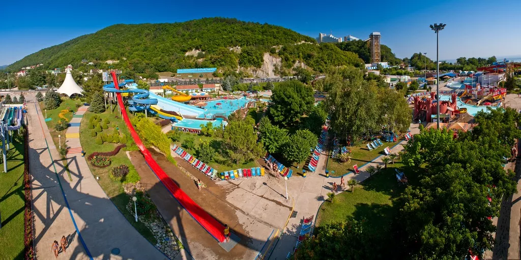 Аквапарк «Дельфин». Фото взято с сайта аквапарка: http://www.akvapark-nebug.ru/