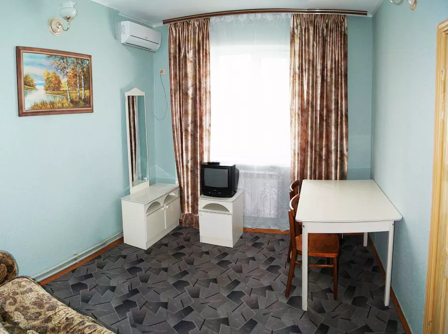 2-х мест., 2-х комнатный с кухней. Гостиница Приазовочка. Ейск