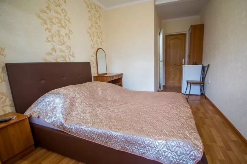 Полулюкс 2х-местный. Гостевой дом "Амур". Адлер