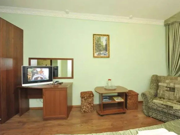 «Полулюкс» 2-х местный DBL (Главный корпус). Гостиница «Кристалл». Домбай-гостиницы