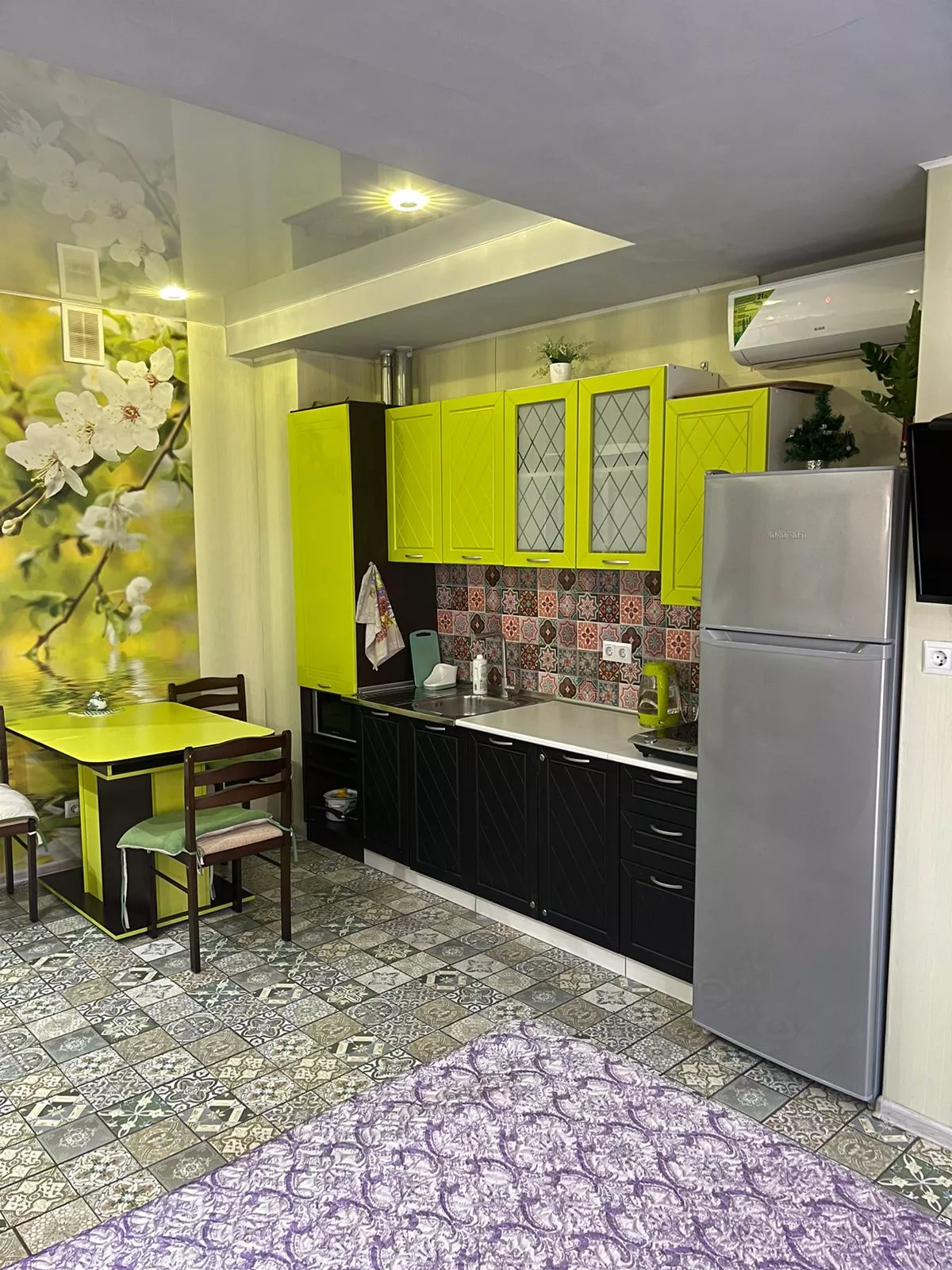 . Квартира в многоквартирном доме Sun Hills. Небуг