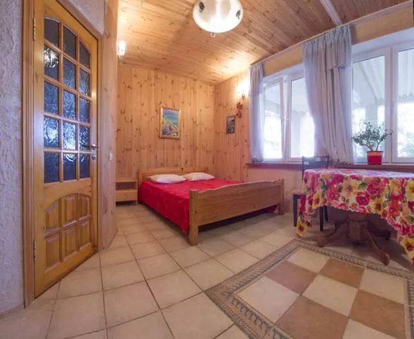 Семейный люкс в саду с двориком. Отель "Кучук-Ламбат". Бондаренково