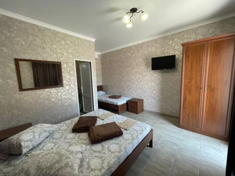 . Гостевой дом "Эдуард" . Пицунда