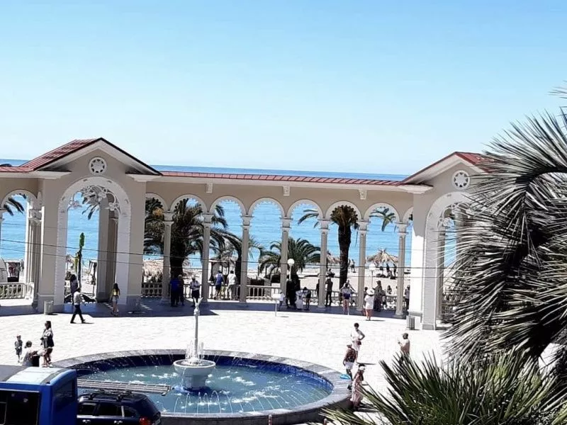 . Гостевой дом Paris . Пицунда