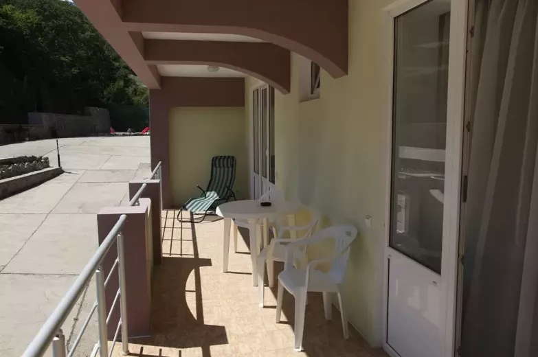 2-комнатный + лоджия. Гостевой дом Эйлат. Партенит