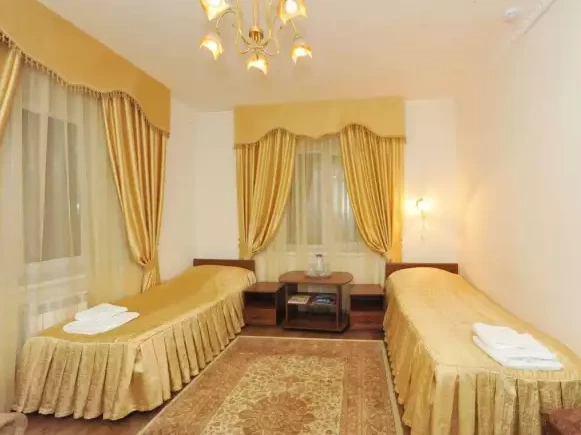 «Полулюкс» 2-х местный TWIN (Главный корпус). Гостиница «Кристалл». Домбай-гостиницы