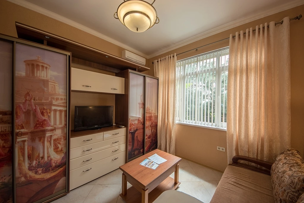 Апартаменты-студио №1. Гостевой дом "Yellow Submarine". Массандра