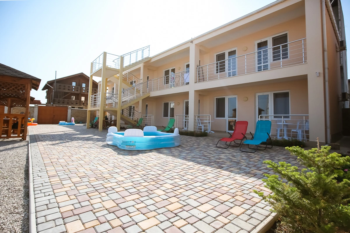 . Гостевой дом "Coral". Саки