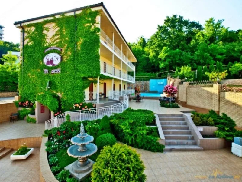 Гостевой дом "Три сестры" в Небуге          