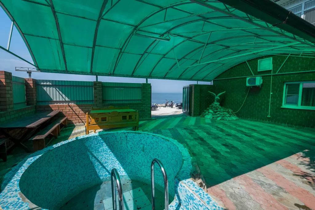 Отдельно стоящий 2-х этажный коттедж. Гостиница Приазовочка. Ейск