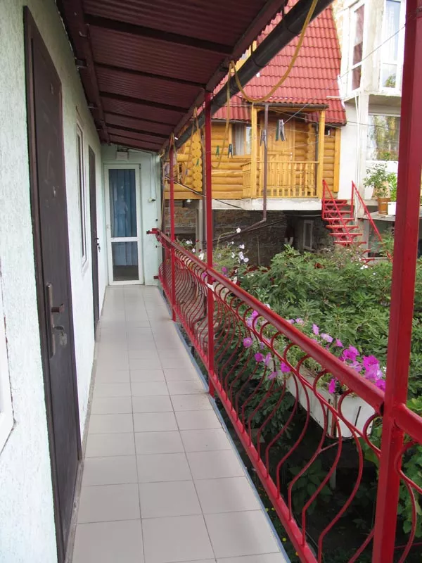 . Гостевой дом "У Леопольдовича". Малореченское